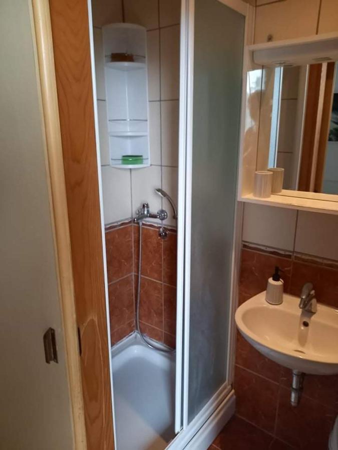 Studio Darija For 2 Persons S Terasom Wi-Fi & Parking Apartamento Makarska Exterior foto