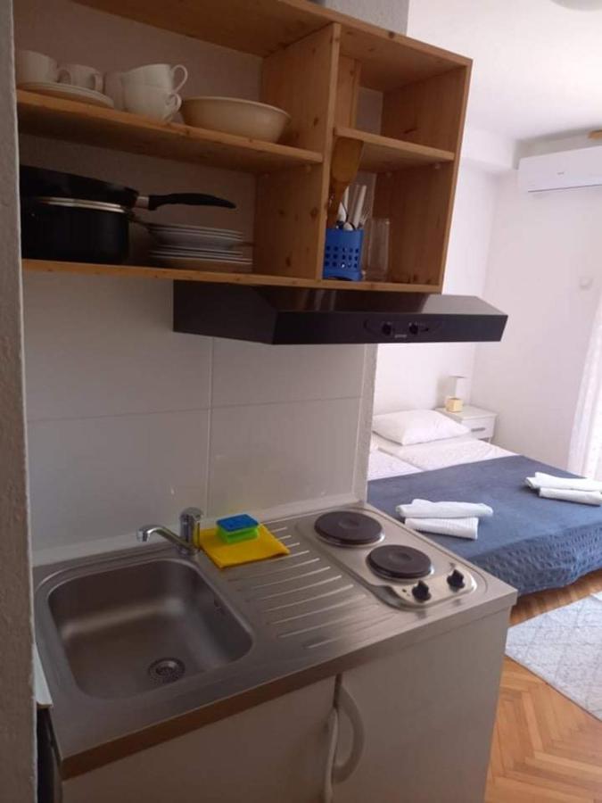 Studio Darija For 2 Persons S Terasom Wi-Fi & Parking Apartamento Makarska Exterior foto